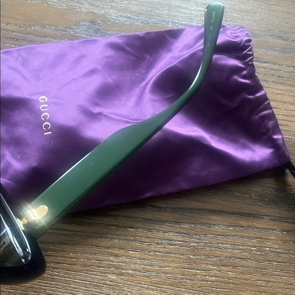 Gucci Women's Black Sunglasses - Picture 12 of 12